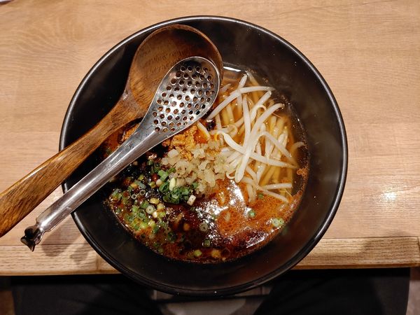 「黒担々麺」@名驛式担々麺 しゃち福の写真