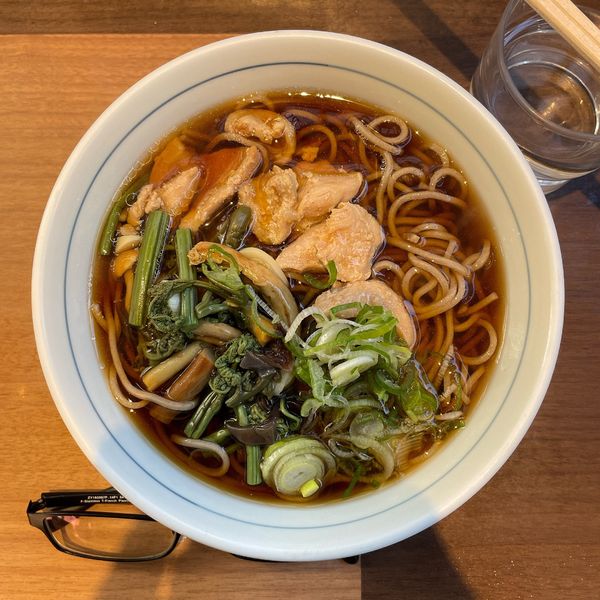 「とり肉山菜そば」@川村屋の写真