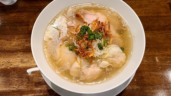 「特製塩拉麺」@創作麺工房 鳴龍の写真