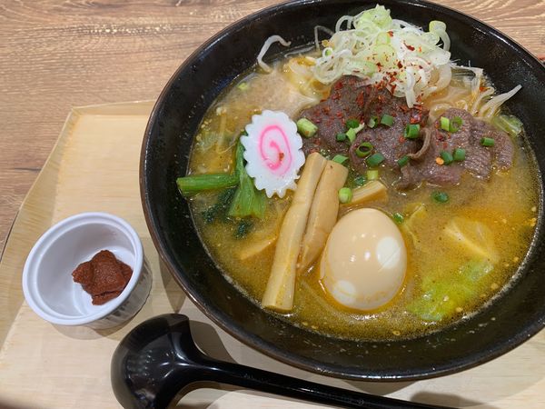 「辛味噌牛たんラーメン」@Kunimi Kitchenの写真