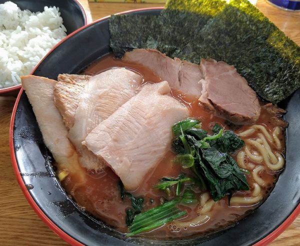 「ラーメン￥700＋トントロ￥50×4枚＝￥900」@麺家 紫極の写真