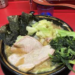 ラーメン(麺カタ、キャベツ)