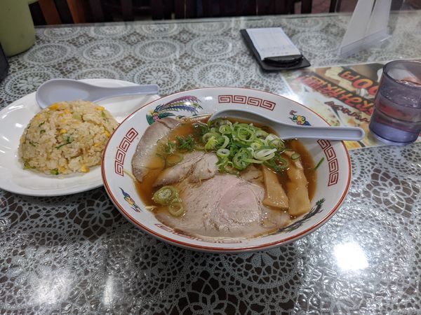 「醤油ラーメン（サービス定食K）」@雲井亭の写真