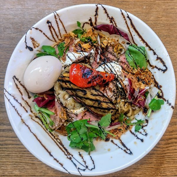 「限定 ローストビーフの醤油まぜそば､味玉」@らぁめん山と樹の写真