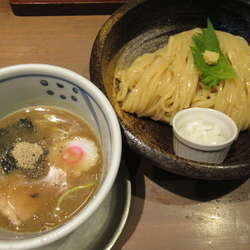 煮干しつけ麺（880円）