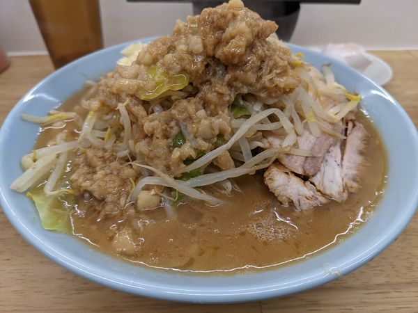 「ラーメン(麺少なめ、ヤサイちょい増し、ニンニク増し)」@俺の生きる道 Wの写真