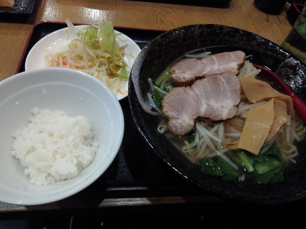 「塩ラーメンセット　８００円」@千住餃子太郎酒場の写真