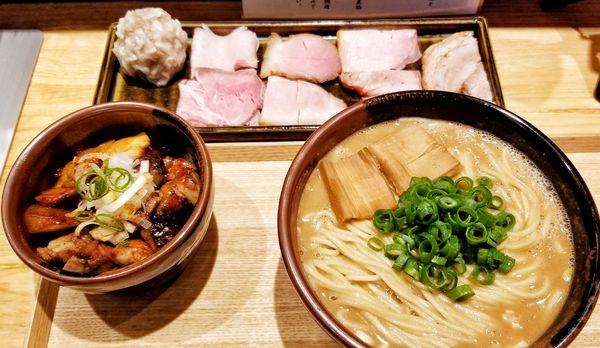 「らぁめん大　特製全部のせ」@中華蕎麦 とみ田の写真