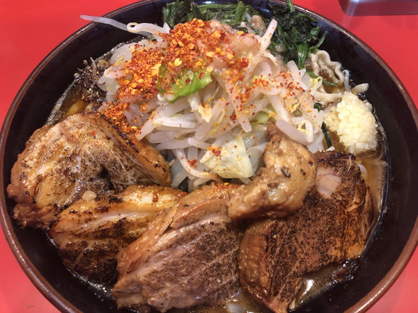 「辛いらーめん、小、豚増し2枚、ほうれん草」@麺屋 桐龍の写真