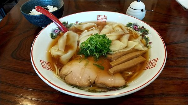 「ワンタン麺（８００円）」@ラーメン ともの写真