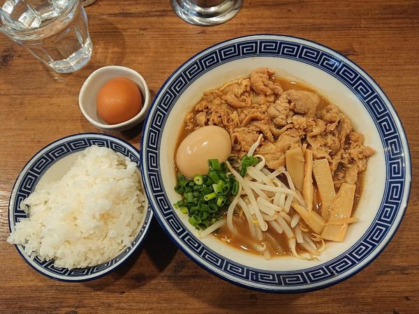 「特製中華そば、ライス小、生卵」@徳島ラーメン はるまの写真