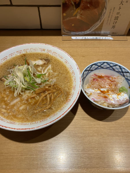 「味噌ラーメンまったり、真鯛昆布〆丼」@きたかた食堂の写真