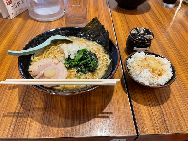 「醤油ラーメン並」@横浜家系ラーメン 壱角家 上尾店の写真