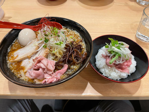 「得製焼きあご味噌らー麺大盛り＋塩だれロース丼」@焼きあご塩らー麺 たかはし 越谷レイクタウン店の写真