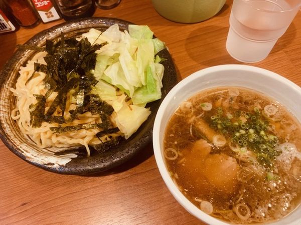 「みぞれつけ麺 900円　ゆでキャベツ 100円」@らーめん うち田の写真