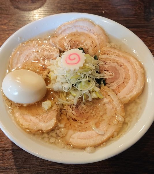 「塩背脂チャーシュー麺(細ストレート麺Ver.)」@麺屋 真心の写真