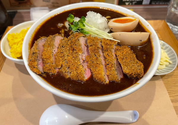 「カレMEN typeA 大盛+牛カツ」@カレと。Menの写真