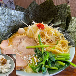 ネギラーメン（味噌）870円、海苔増し100円、ライス100円