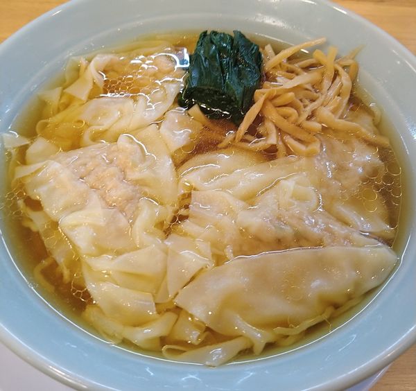 「ワンタンメン（淡麗醤油）」@月見ワンタンメン専門店 三日月 大森北口店の写真