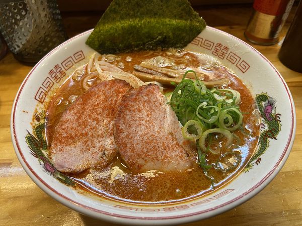 「辛いらぁめん（手打ち麺）＋麺大盛り」@なるめんの写真