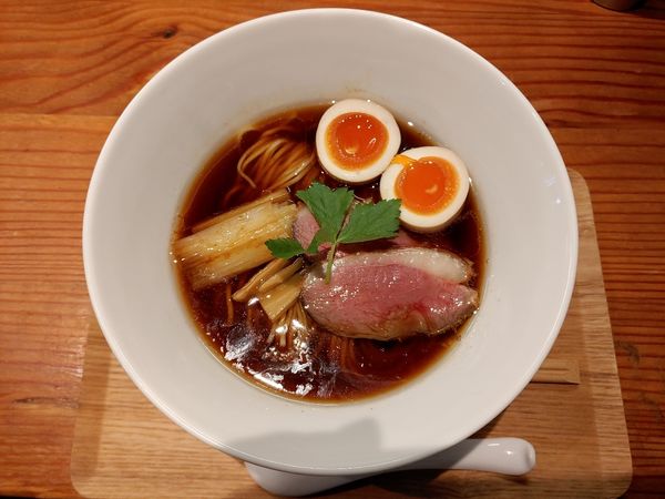 「熟成黒醤油薫玉のせ」@拉麺 ぶらいの写真