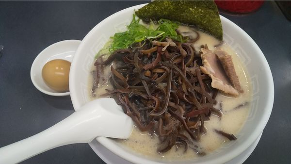 「きくらげラーメン+ゆで玉子(¥650+50)」@博多天神 お茶の水店の写真