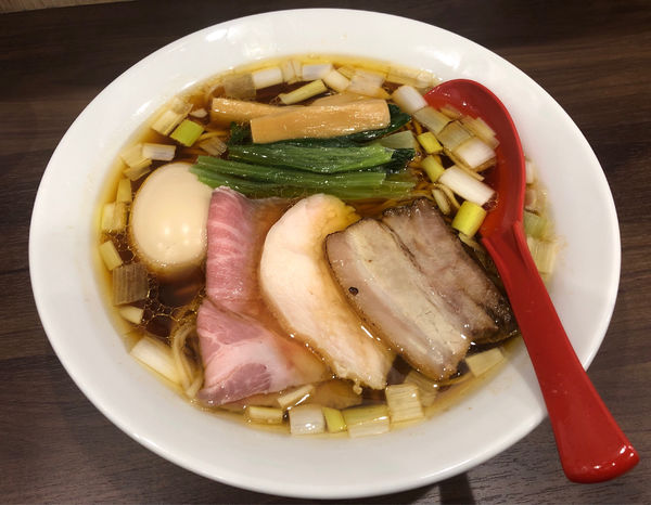 「醤油らーめん(鶏.プレオープンサービス味玉)」@麺や 谷口の写真