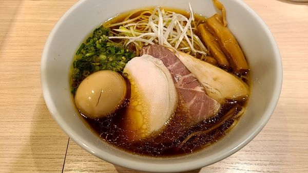 「特製醤油芳醇香味そば」@麺屋 一燈の写真