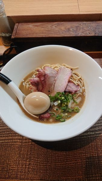 「カエシ不使用煮干し（セメント）+味玉」@芛堂寺の写真