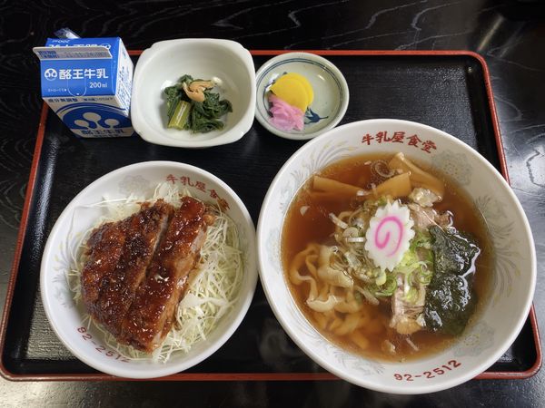 「牛乳屋ミニセット（極太手打麺）」@牛乳屋食堂の写真