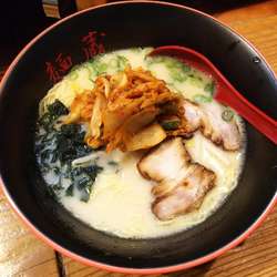 キムチらーめん　880円