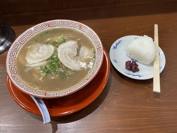 「ラーメン、おにぎり」@つりきちラーメンの写真