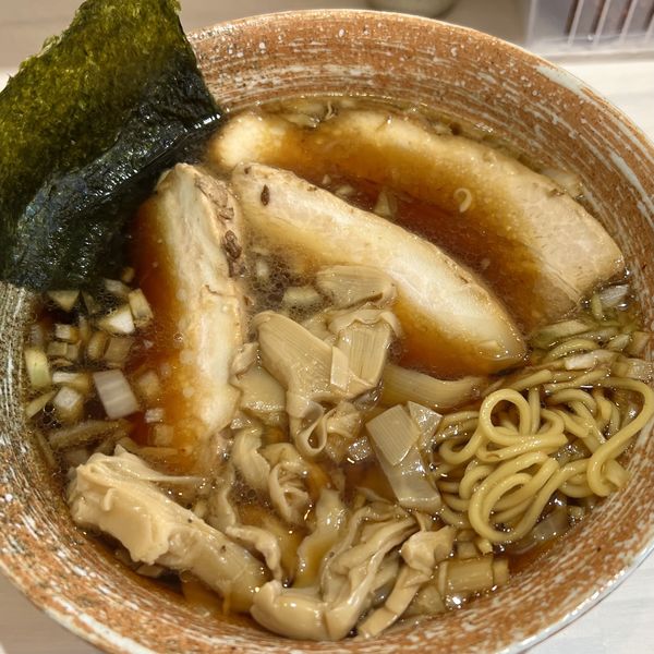 「濃厚正油らーめん チャーシュー」@濃厚ラーメン 大葉商店の写真