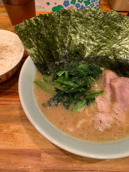 「ラーメン 硬め ノリ ライス」@洞くつ家の写真