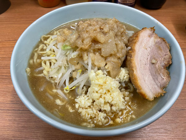 「ラーメン中盛　麺固め　ヤサイ少なめ　ニンニクアブラマシ」@ラーメン やまや 本店の写真