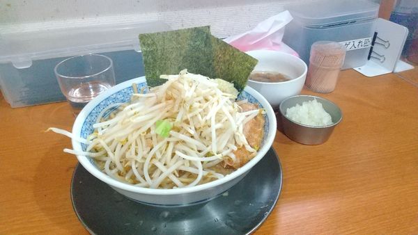 「#ラーメン #味付き脂 #玉葱 #ニンニク #770円」@ラーメン ぶぅさんの写真