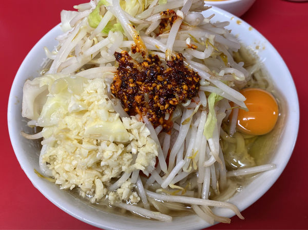 「小豚 玉子X2 ヤサイ ニンニク ラー油」@ラーメン二郎 千住大橋駅前店の写真