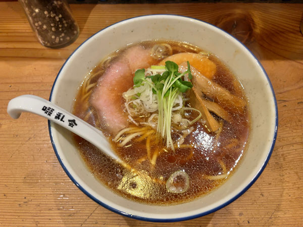 「ザ・正油らーめん」@自家製麺 啜乱会の写真