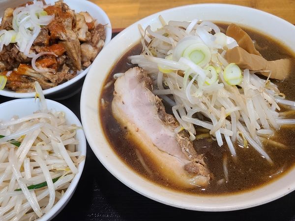 「醤油ラーメンと豚ごはん辛口」@味噌麺処 楓の写真