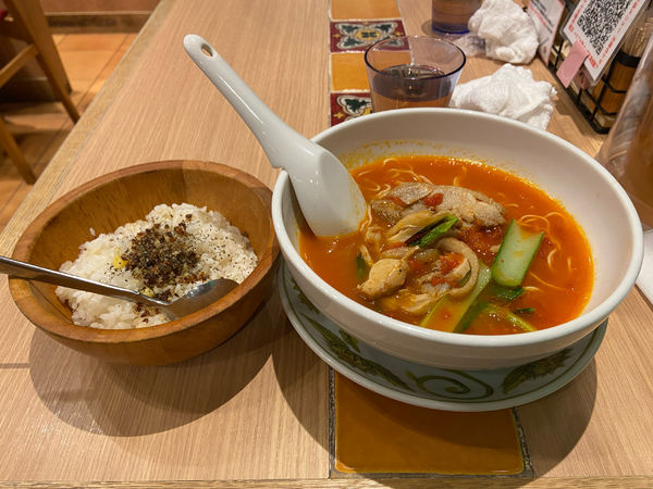 「太陽のラーメン ＋ ラーリゾ」@太陽のトマト麺withチーズ 新宿ミロード店の写真