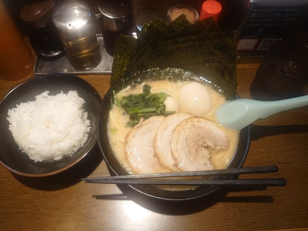 「オールスターラーメン」@濃厚豚骨ラーメン 濱虎家の写真