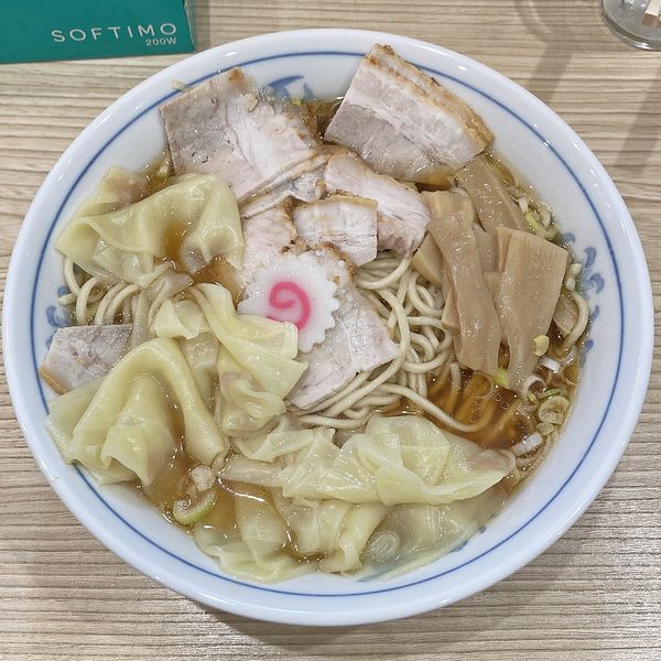 「ワンタンチャーシューメン＋半熟卵」@らーめん 高尾の写真