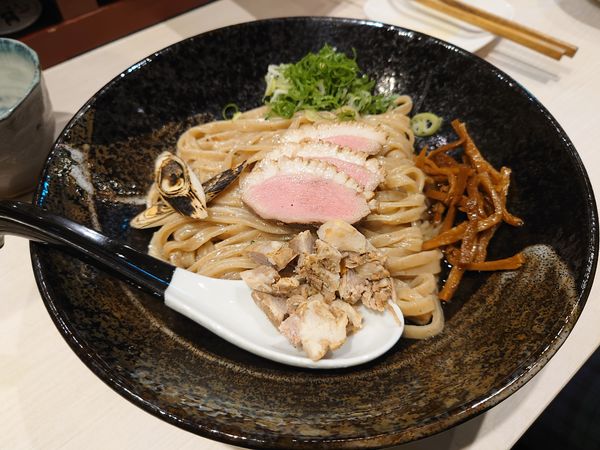 「鴨油とエシレバターの油そば1050円＋冷酒✕三杯 他」@柳麺 呉田-goden-の写真