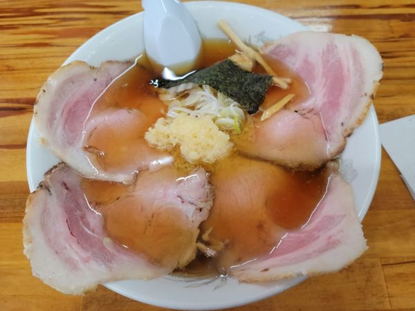 「手打ちチャーシューメン 950円+ニンニク 50円」@藤屋の写真