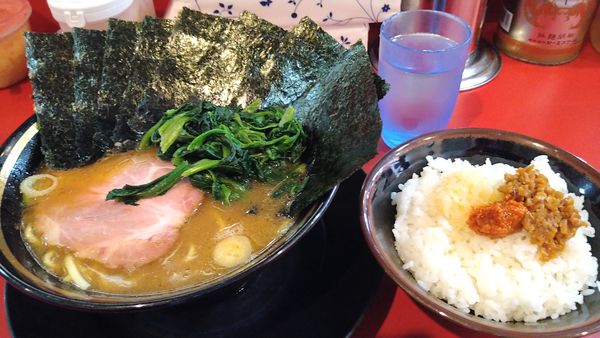 「ラーメン¥700+のり¥100+ライス¥130-」@家系ラーメン とらきち家の写真