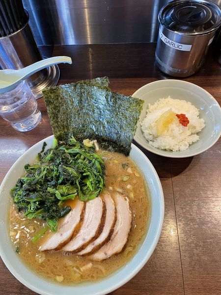「チャーシュー麺、ほうれん草、半ライス」@金八家の写真