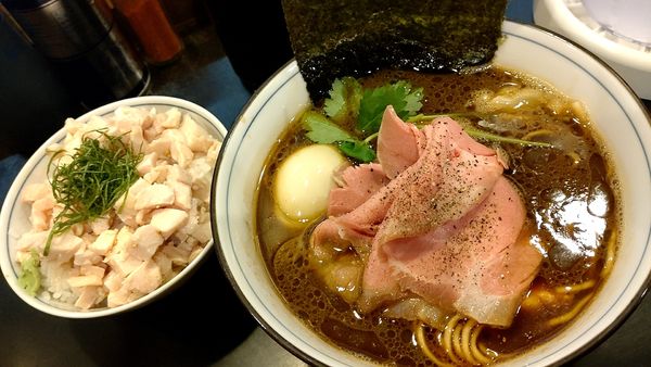 「四つ葉ブラック＆鶏飯(880円+380円)」@中華そば 四つ葉の写真