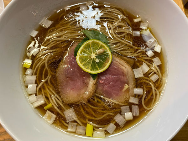 「鴨の醤油らぁ麺」@らぁ麺屋鴨の写真