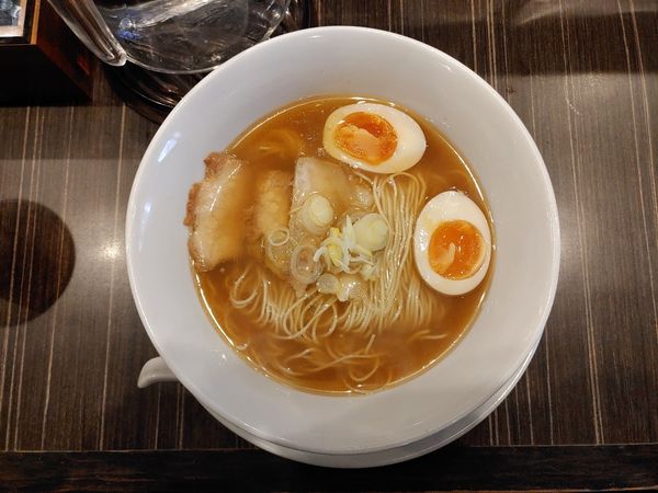 「しょうゆらーめん」@なるとや 大須店の写真