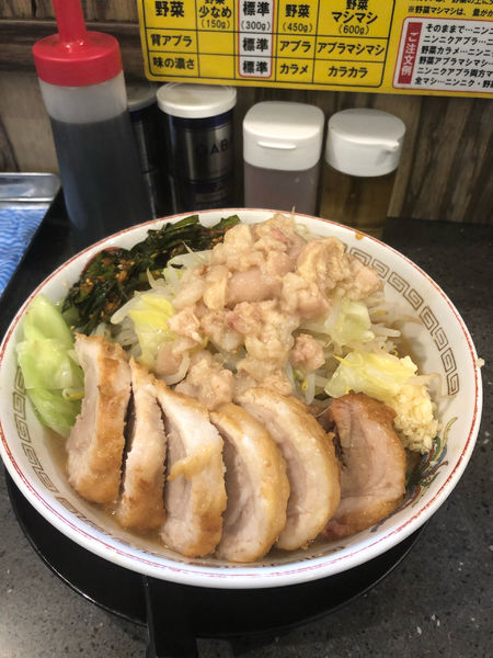 「小豚ラーメン　辛ニラ　1080円」@豚山 五反田店の写真